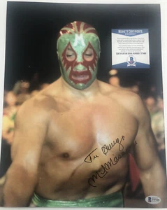 Foto firmata Mil Mascaras 11x14 BECKETT WWE Pro Wrestling WWF NWA LUCHA LIBRE - Foto 1 di 2