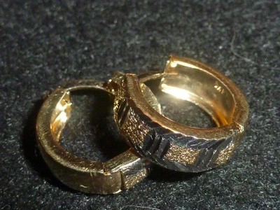 PENDIENTES ARO PEQUEÑOS DE ORO AMARILLO Y BLANCO MACIZO DE 14K TALLA DIAMANTE - 2,21 GRAMOS Foto 1 de 4