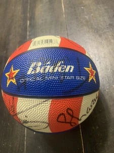 VINTAGE HARLEM GLOBETROTTERS SIGNED MINI SIZE BASKETBALL AUTOGRAPHED BADEN - Picture 1 of 10
