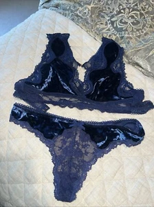 Victorias Secret Dream Angels Conjunto Terciopelo Encaje Bralette y Tanga Panty S/M Azul Marino - Imagen 1 de 5