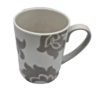 Taza de café Martha Stewart Lisbon gris y blanco de repuesto Foto 1 de 4