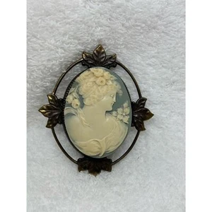 Vintage Victorian  Cameo Brooch Pin Floral Theme Women's Jewelry - Picture 1 of 4