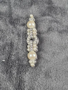 Rhinestone Faux Pearl Brooch Pin Womens Silver Tone Art Deco Bridal Costume - Picture 1 of 4