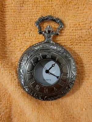 Quartz Roman Numerals Etched Design Fob Button Push Pocket Watch — 第 1/4 张图片