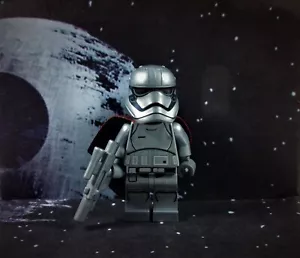 LEGO Star Wars Minifigure Captain Phasma (Rounded Mouth) sw0684 + Blaster - Ep 7 - Picture 1 of 2