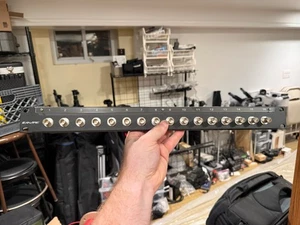 Panneau de brassage BNC 1RU 16 ports - femelle à femelle - marque Canare - Photo 1/2