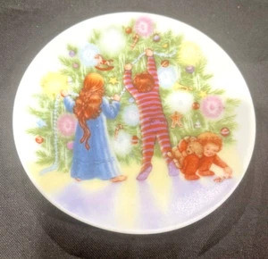 Hallmark 'Light Shines At Christmas' 1987 Miniature Plate - Picture 1 of 3