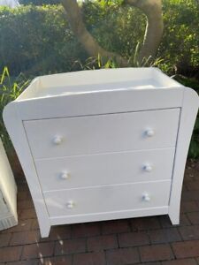 mamas and papas nursery furniture set - bed/cot and chest of drawers