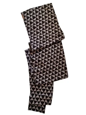 Corbata de seda John Galliano bufanda triángulo geométrico gris y negro forma boomerang Foto 1 de 4