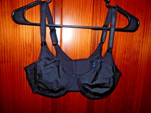 Sujetador OLGA FLORAL NEGRO, CON AROS, FORRO DE TELA, TALLA 36 C, 35063, NUEVO SIN ETIQUETAS - Imagen 1 de 4