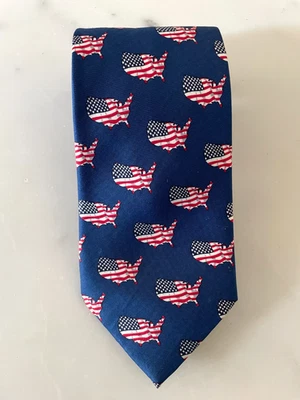 Corbata de cuello de seda con patrón de mapa de Estados Unidos con bandera de Boston Foto 1 de 2