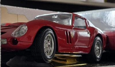 布拉戈 1962 年法拉利 250 GTO 1/18 比例模型 COD 3011 — 第 1/4 张图片