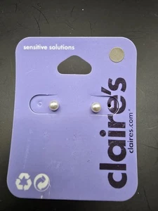 NEW Small Pearl Type Stud Earrings from Claire's - Picture 1 of 1