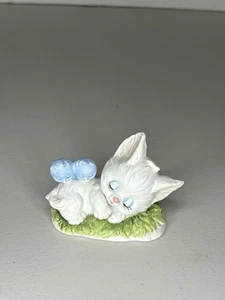 Lefton Sleeping Kitten Blue Birds Figurine 1315 Porcelain Whimsical Hand Painted - Picture 1 of 2