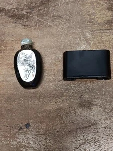 19. C. CHINESISCHE NATURHORN SCHNUPFTABAKFLASCHE GRAVIERTE DEKORATION MIT Ikebana Ständer - Bild 1 von 18
