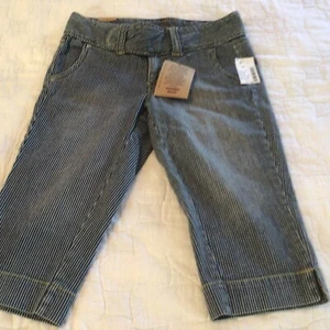 NWT Younique Juniors Womens Denim Stripes Shorts Capri Size 9 Missing Buttons - Picture 1 of 7