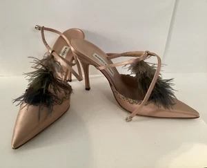 Pre-Owned Manolo Blahnik Pink Satin Feathered Stiletto Heels Size 41 - Picture 1 of 13