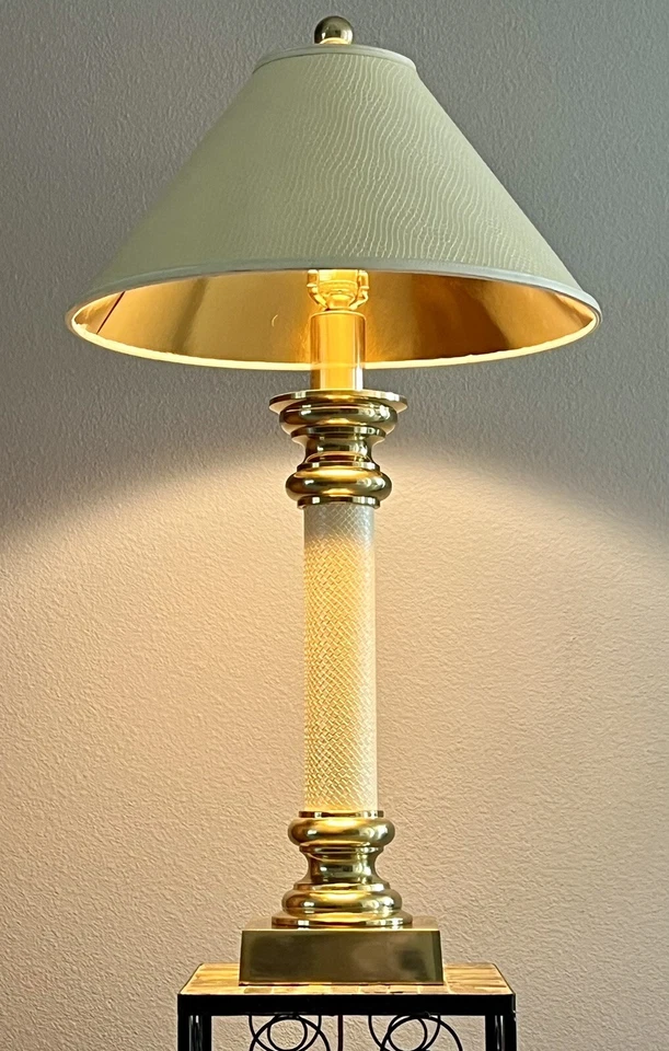 ¡NO TE LO PIERDAS! Lámpara/sombra con patrón de piel de serpiente de imitación de cuero rígido, MCM, Art Deco Foto 1 de 4