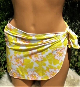 PAREO JUPETTE DE BAIN OPAQUE FLEURS BLANCHES, FOND JAUNE. - Imagen 1 de 1