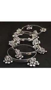 4 piezas Brazalete Indio Bollywood Oxidado Tamaño 2'6 Plata Cachemira Jhumka ... - Imagen 1 de 9