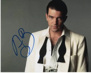 FOTO 8x10 autografo firmato ANTONIO BANDERAS - DOLORE E GLORIA, GATTO CON GLI STIVALI - Foto 1 di 2