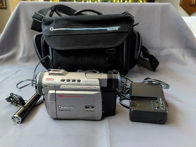 Panasonic PV-DV400D-DC7 Palmcorder 300x Zoom Digital 18xHD Lente Zoom Slv W.Batt Foto 1 de 4