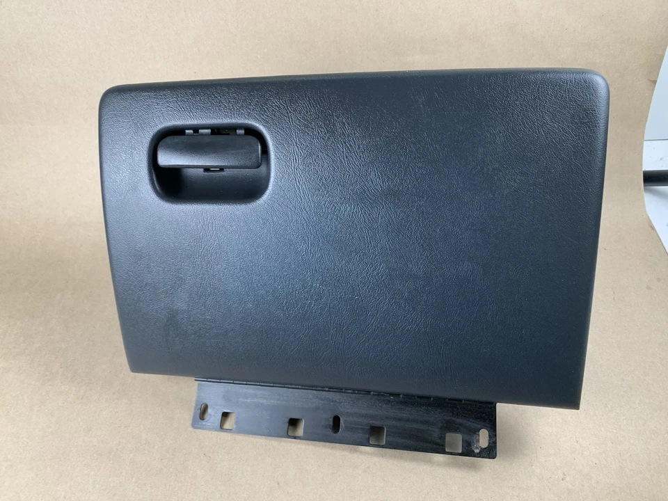 Chevrolet S10 Blazer GMC Sonoma Jimmy 1998-2005 OEM guantera puerta gris oscuro Foto 1 de 4