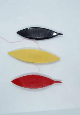 Vintage Tatting Shuttle Lot of 3 Celluloid  Vintage Plastic Boye - Image 1 of 4