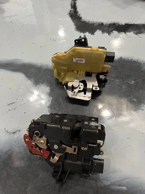 2003 AUDI A4 SEDAN FRONT RIGHT PASSENGER DOOR LOCK LATCH ACTUATOR OEM+ - Image 1 of 2