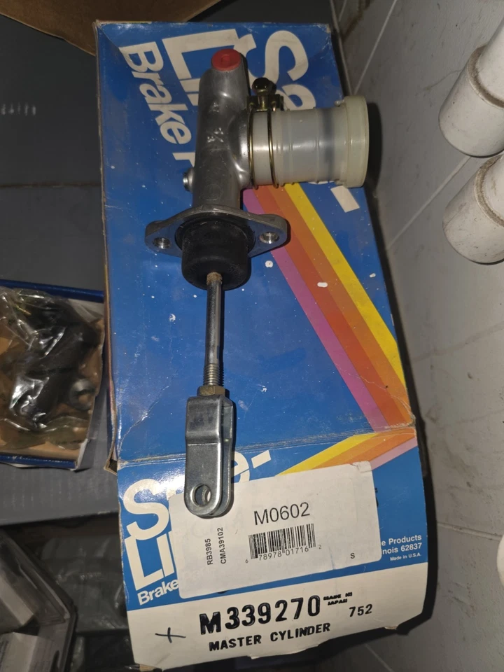 Cilindro maestro de embrague Safeline M339270 CM39102 para muchos autos Nissan 1968-81 Foto 1 de 1