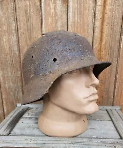 Elmetto tedesco originale M35/64 reliquia del campo di battaglia ww2 seconda guerra mondiale fronte est - Foto 1 di 19