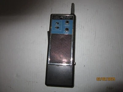 Vintage MIDLAND 3 Channel 5W Transceiver Radio Walkie Talkie 13-763 Powers on - Image 1 of 4