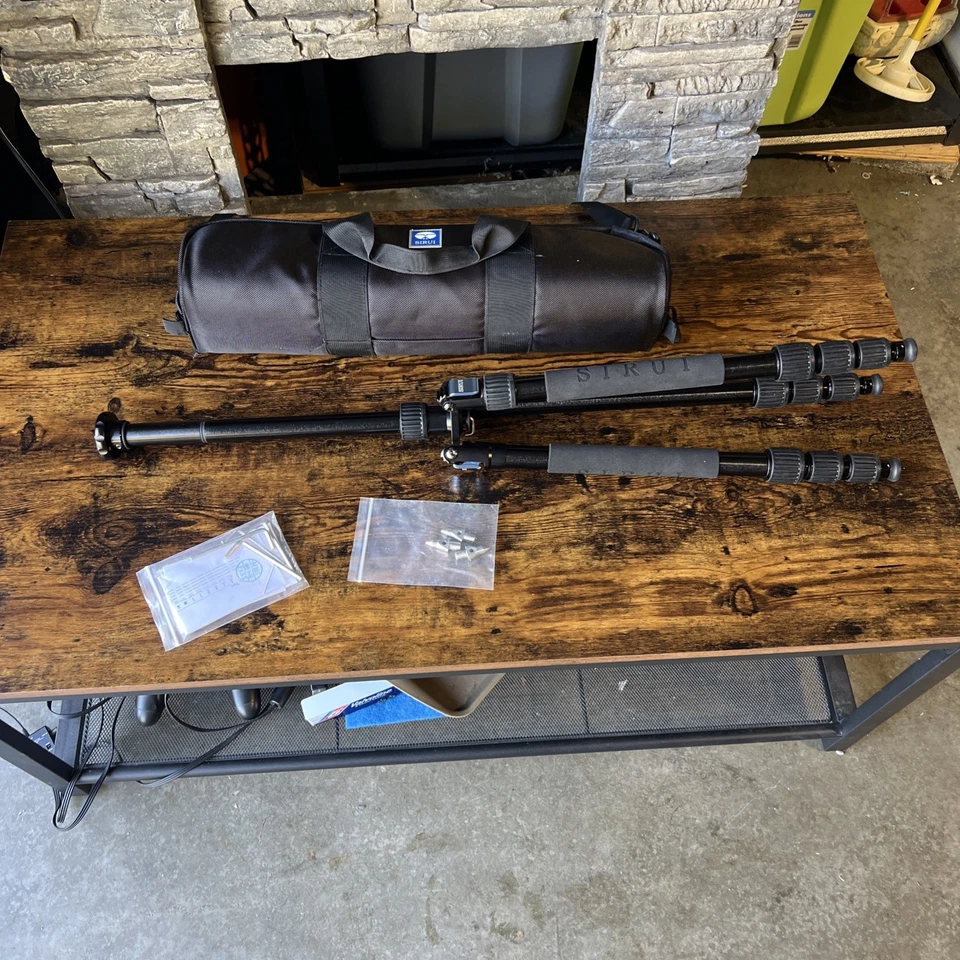 Sirui ET-1004 Aluminum Tripod  - Image 1 of 4