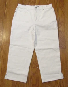 GLORIA VANDERBILT Amanda Capri Pants Denim White Rivets Sz 6 NWT Womens - Picture 1 of 3