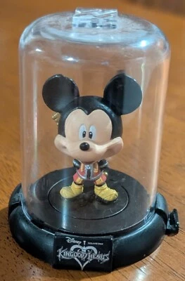 Mini figura coleccionable Domez Disney Kingdom Hearts, King Mickey Mouse 2" Foto 1 de 4