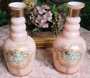 Bohemian Moser Dekanter rosa und gold mit erhabenem Blumenmuster 2 Stück - Bild 1 von 22