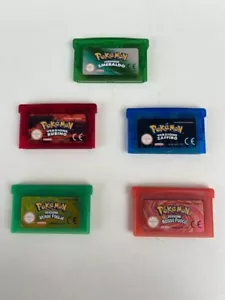 Lotto Giochi Pokemon Game Boy - Rubino Zaffiro Smeraldo Rosso Fuoco Verde Foglia - Foto 1 di 4