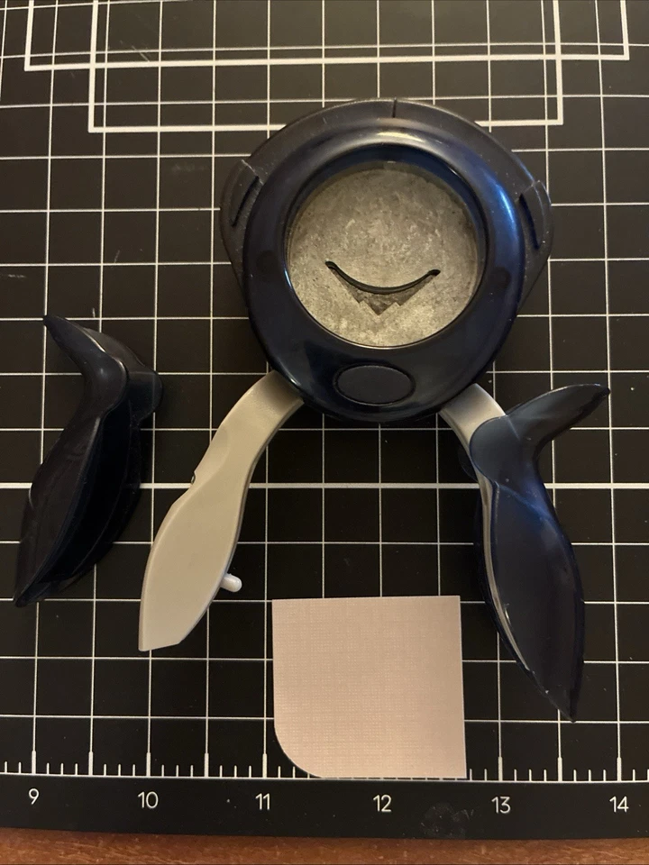 Fiskars Easy Squeeze 'ROUND THE BEND Punch Corner Rounder Un mango roto Foto 1 de 1