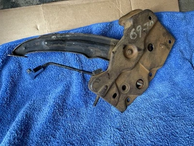 Ford Mustang Fastback 1969 1970 montaje de freno de estacionamiento de emergencia original OEM Foto 1 de 4