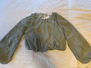 Neu mit Etikett Down by The River Damen LS salbeigrün Puffärmel Bluse bauchfreies Oberteil Medium - Bild 1 von 12