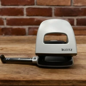 Leitz Locher 5008 Nexxt grau metallic Anschlagschiene Hole Punch Neu 30 Blatt - Bild 1 von 5