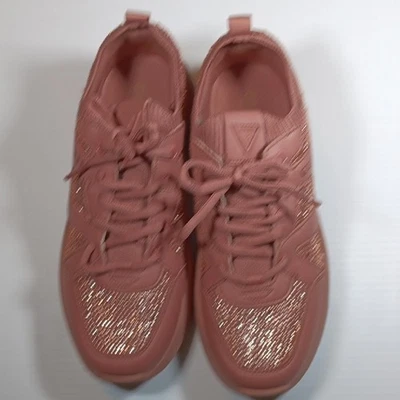 Zapatillas para mujer Guess rosa brillo Foto 1 de 4