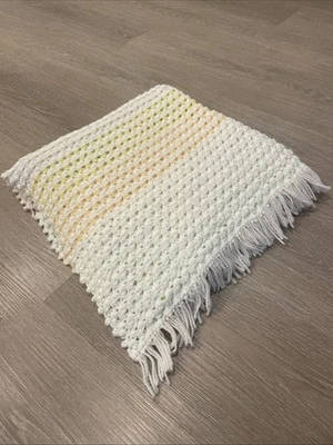 "Manta de bebé tejida a ganchillo pastel hecha a mano género neutro 54x23"" ¡LINDA! *leer Foto 1 de 4