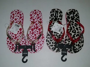 ¡¡2 PARES!! Chanclas con logotipo de DKNY Zoey guepardo GRANDE para niñas talla 2/3M - Imagen 1 de 5