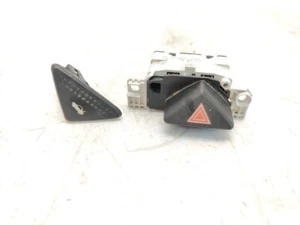 Interruptor luz de peligro/baúl Ford Focus MK1 1.8TDDi 66kW 2002 2M5T13A350AA  - Imagen 1 de 6