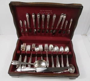 ** 1847 Rogers Bros. Primo Amore Posate + Servizio Set 77 Pezzi con Custodia in Legno - Foto 1 di 7