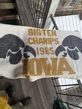 Vintage 1985 University of Iowa Hawkeyes Football Rose Bowl Hand Made Hook Rug