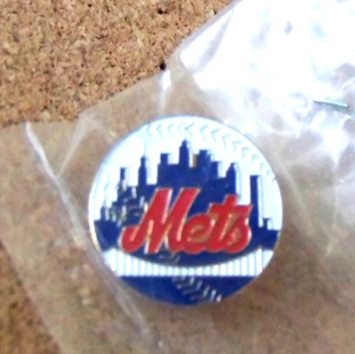 NY New York Mets pin skyline logo 0.75" diameter MLB FREE SHIPPING - Image 1 of 4