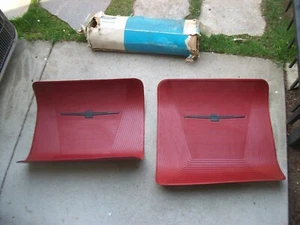 Alfombrillas traseras rojas raras Ford Thunderbird 1957-1961 nuevas de stock - Imagen 1 de 15