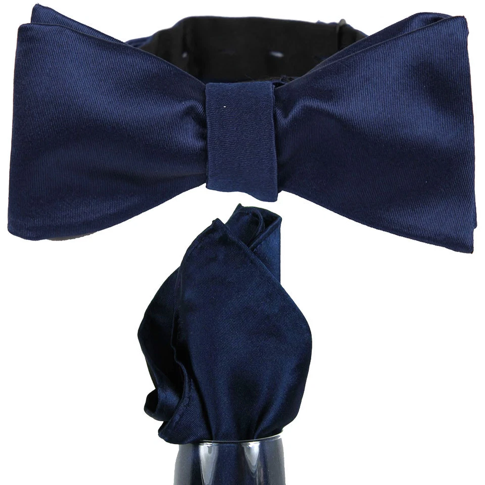 Pajarita clásica lisa formal con pajarita y pañuelo a juego para bodas formales    Foto 1 de 1